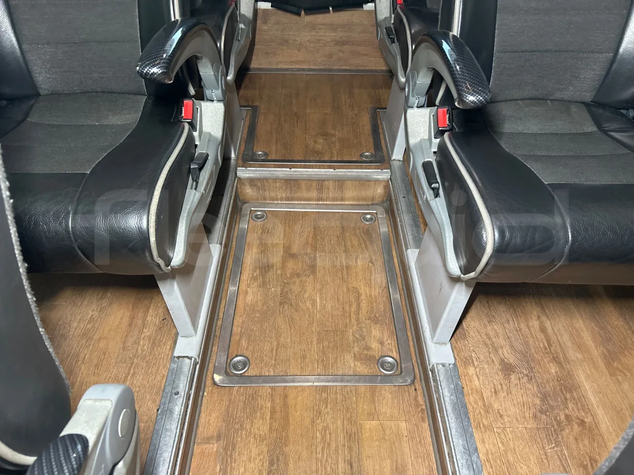Iveco Magelys 5FR210 - floor hatches photo