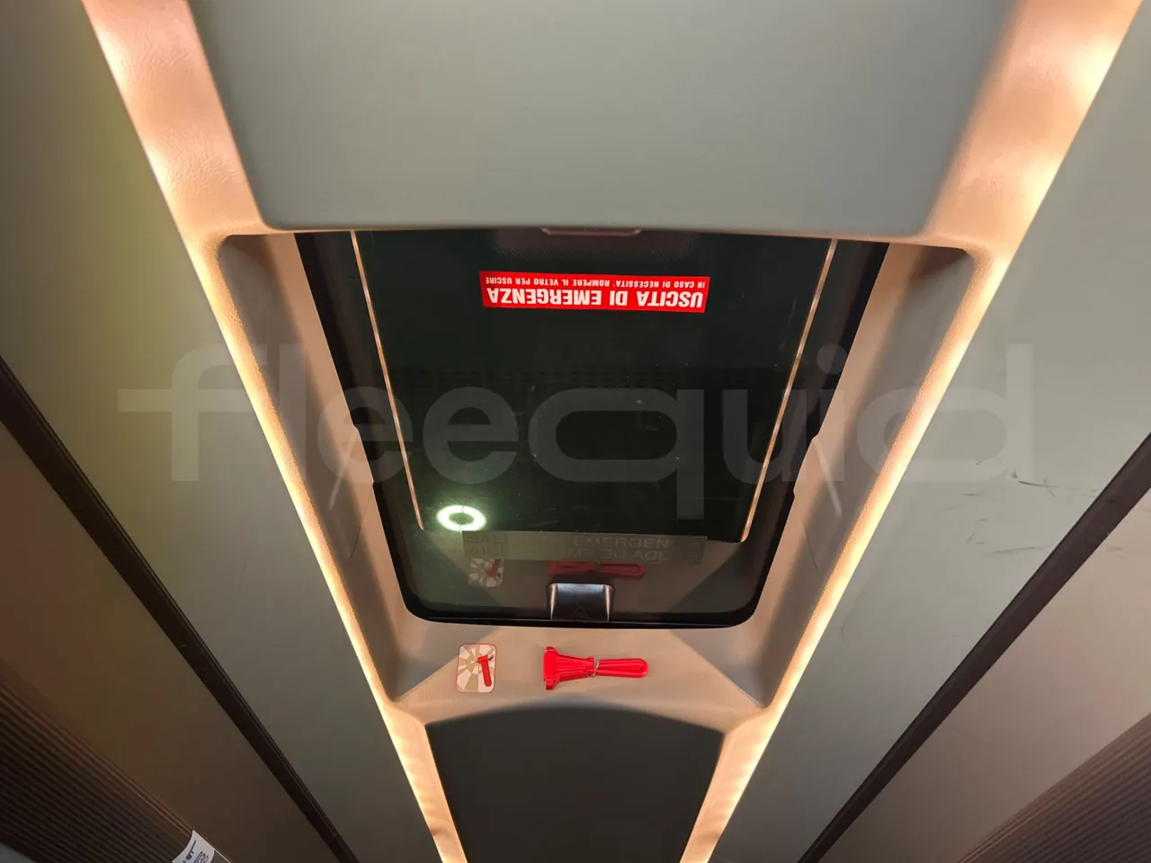 Iveco Magelys 5FR210 - roof hatch 1