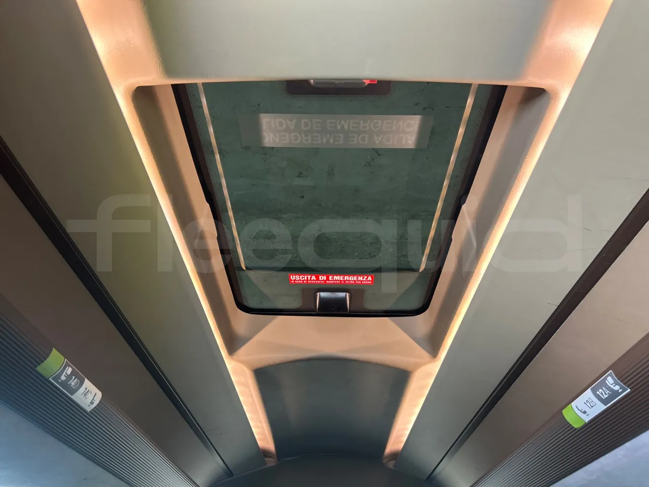 Iveco Magelys 5FR210 - roof hatch 2