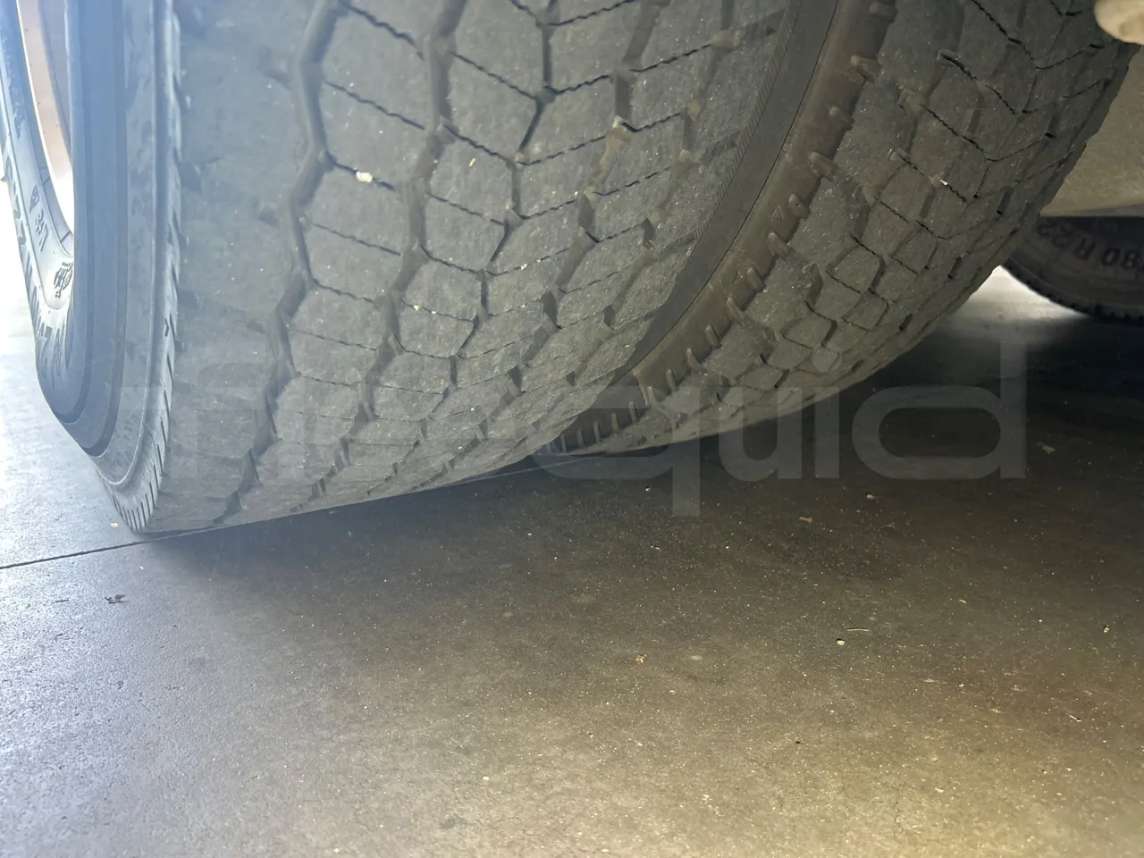 Iveco Magelys 5FR210 - tread condition second axle tires right