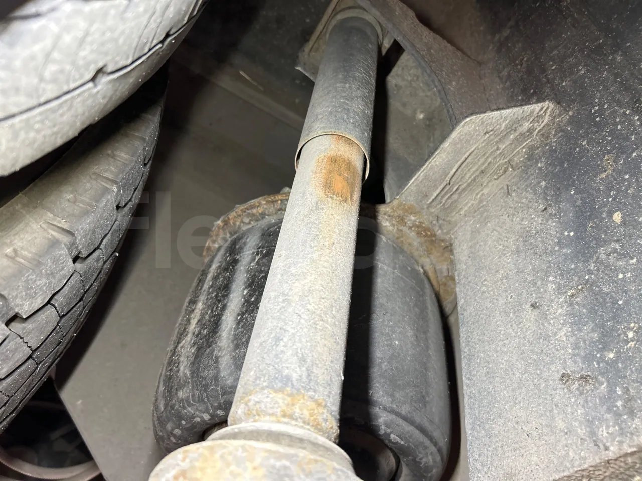 Iveco Magelys 5FR210 - axle 2 shock absorbers 2 left
