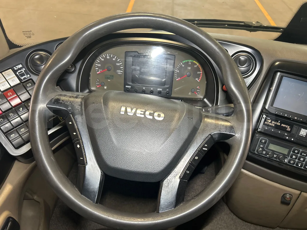 Iveco Magelys 5FR210 - steering wheel photo