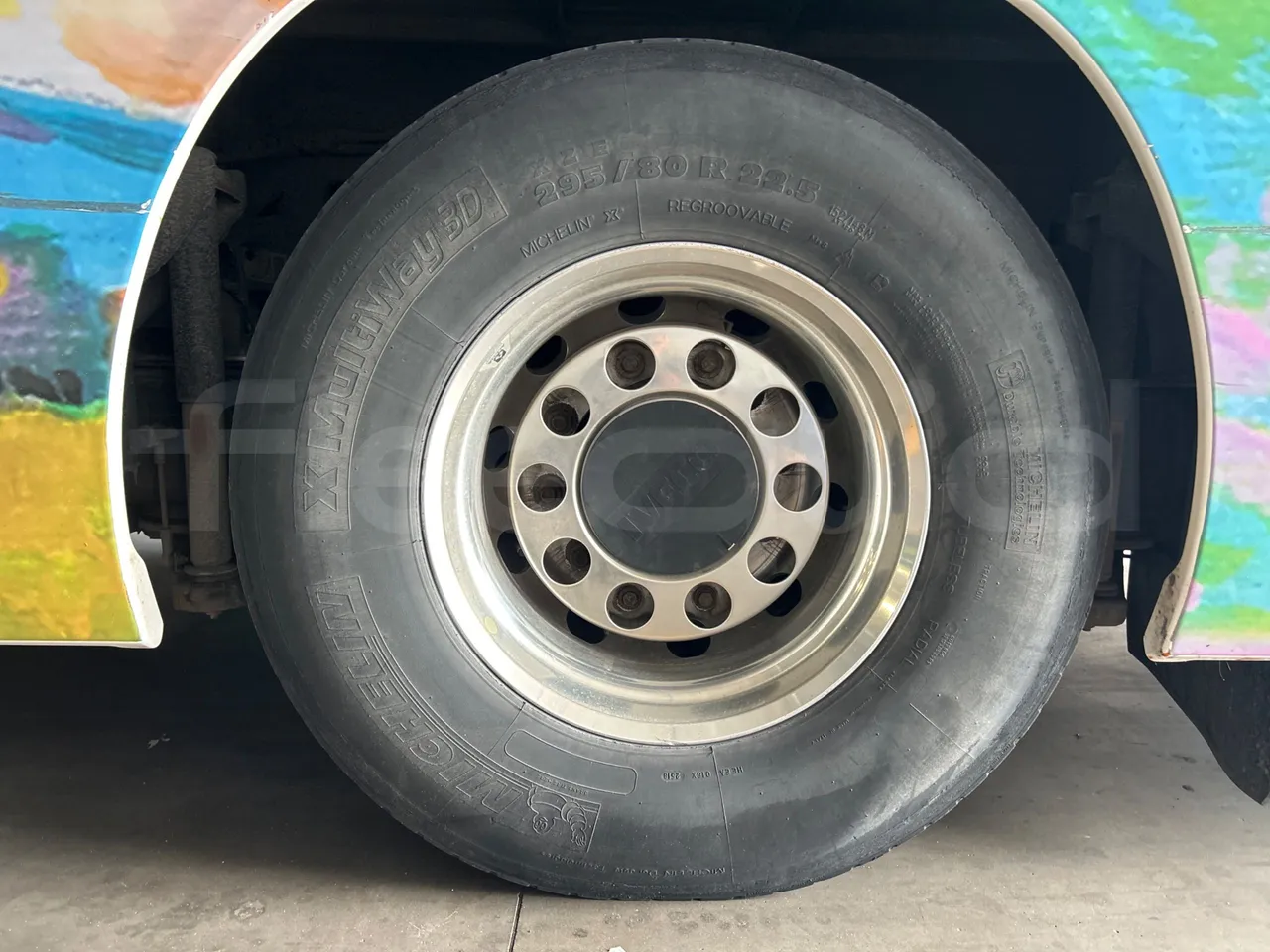 Iveco Magelys 5FR210 - rear left tire photo