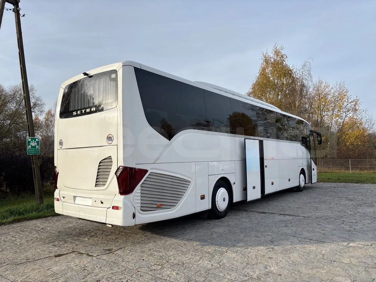 Setra S516 HD/2  - Euro6 - 315kW - 13.120mt - 3/4 right rear doors open