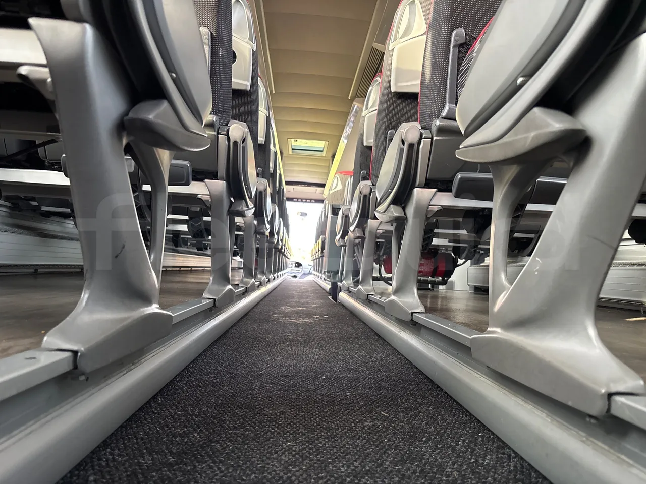 Setra S516 HD/2  - Euro6 - 315kW - 13.120mt - seat brackets photo