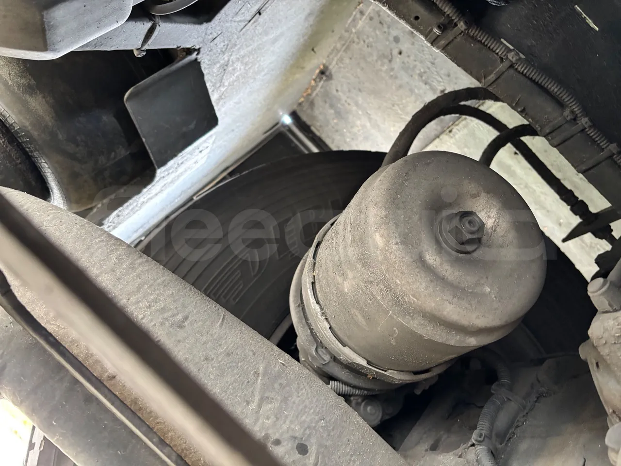 Setra S516 HD/2  - Euro6 - 315kW - 13.120mt - axle 2 caliper brakes right