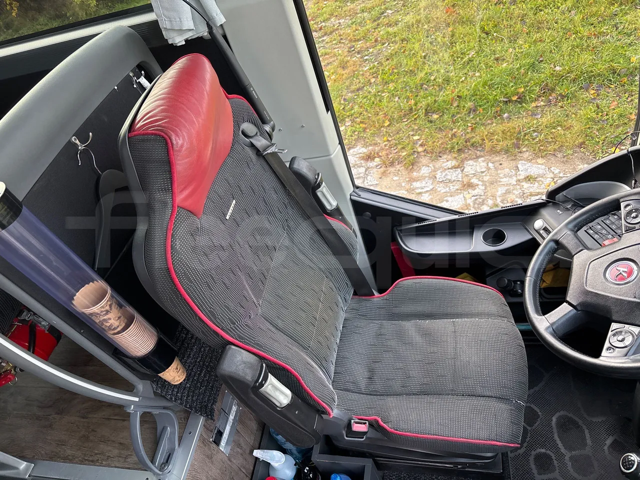 Setra S516 HD/2  - Euro6 - 315kW - 13.120mt - driver's seat photo