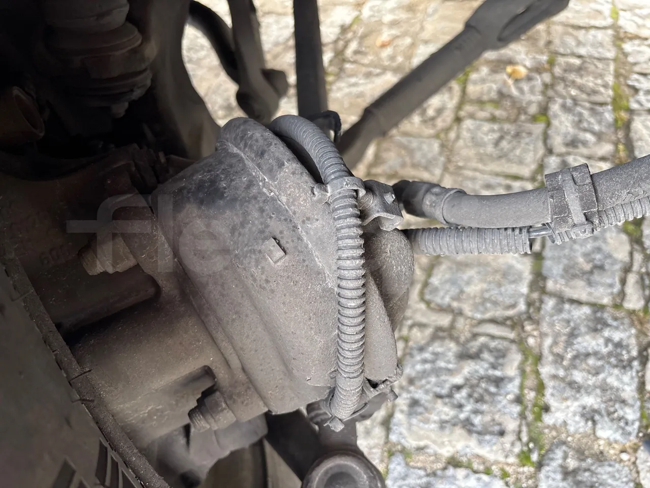 Setra S516 HD/2  - Euro6 - 315kW - 13.120mt - front brake calipers right