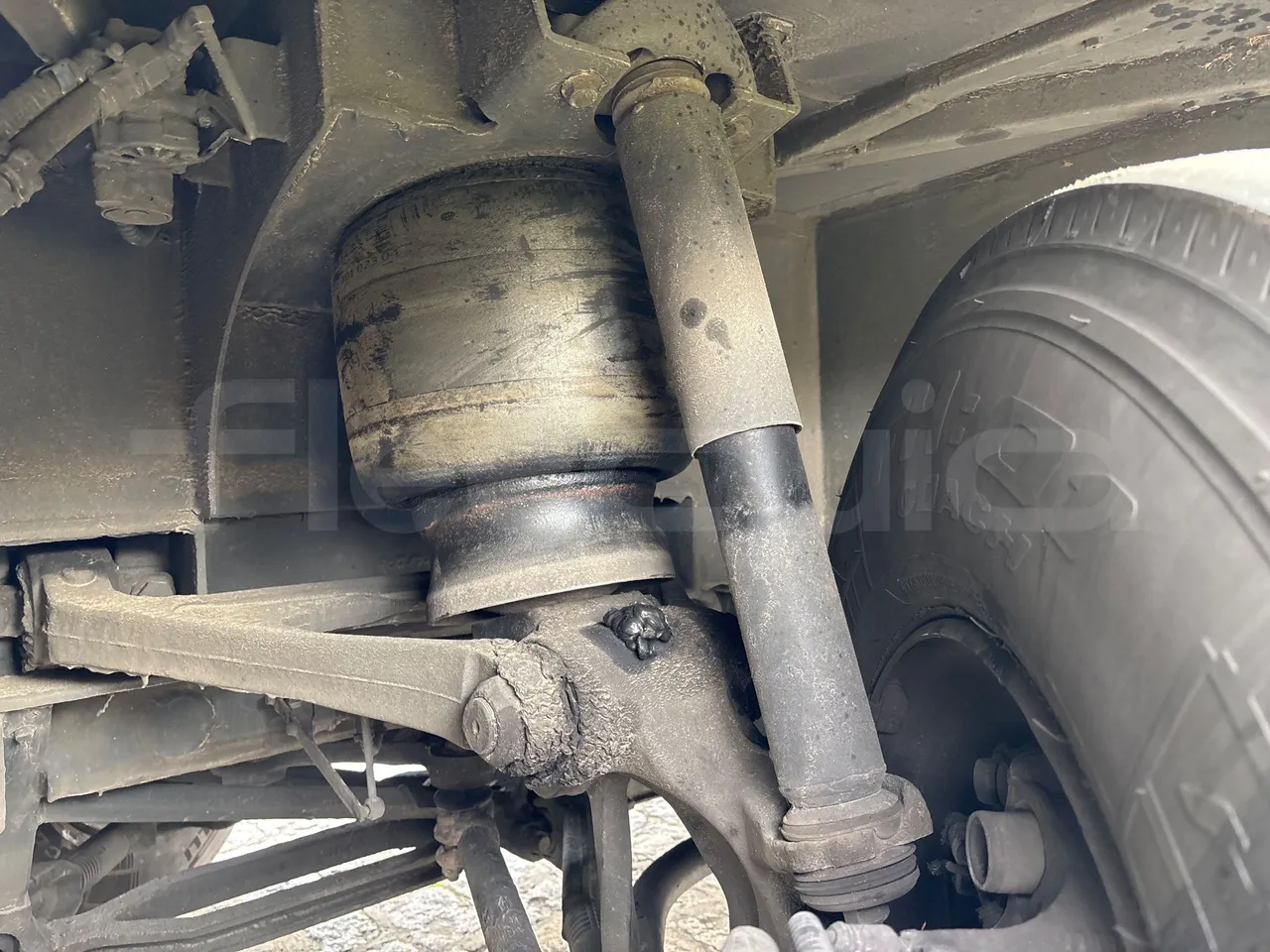 Setra S516 HD/2  - Euro6 - 315kW - 13.120mt - front shock absorbers left