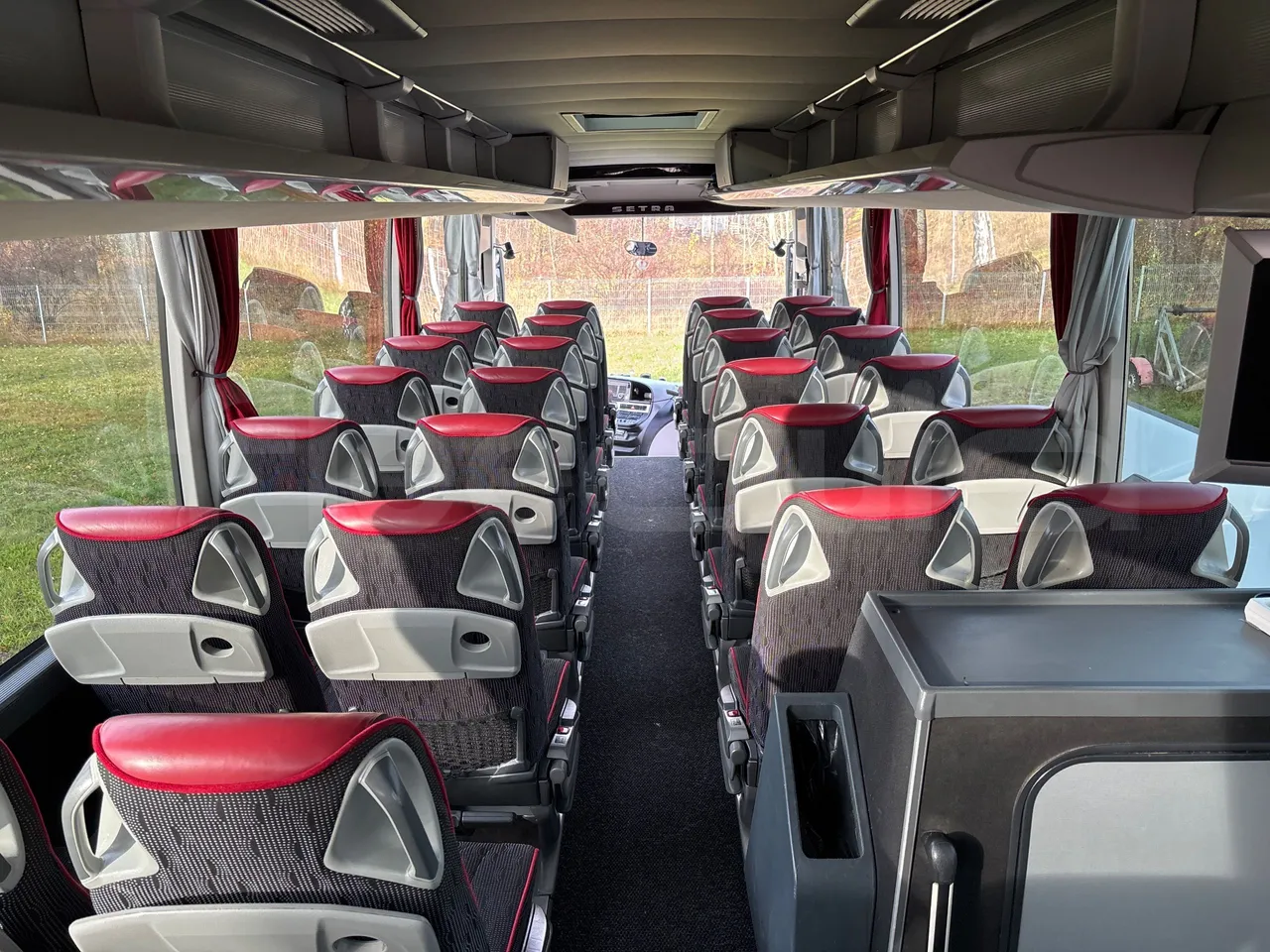 Setra S516 HD/2  - Euro6 - 315kW - 13.120mt - forward view middle aisle