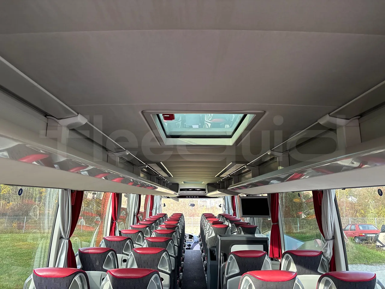 Setra S516 HD/2  - Euro6 - 315kW - 13.120mt - overhead compartments photo