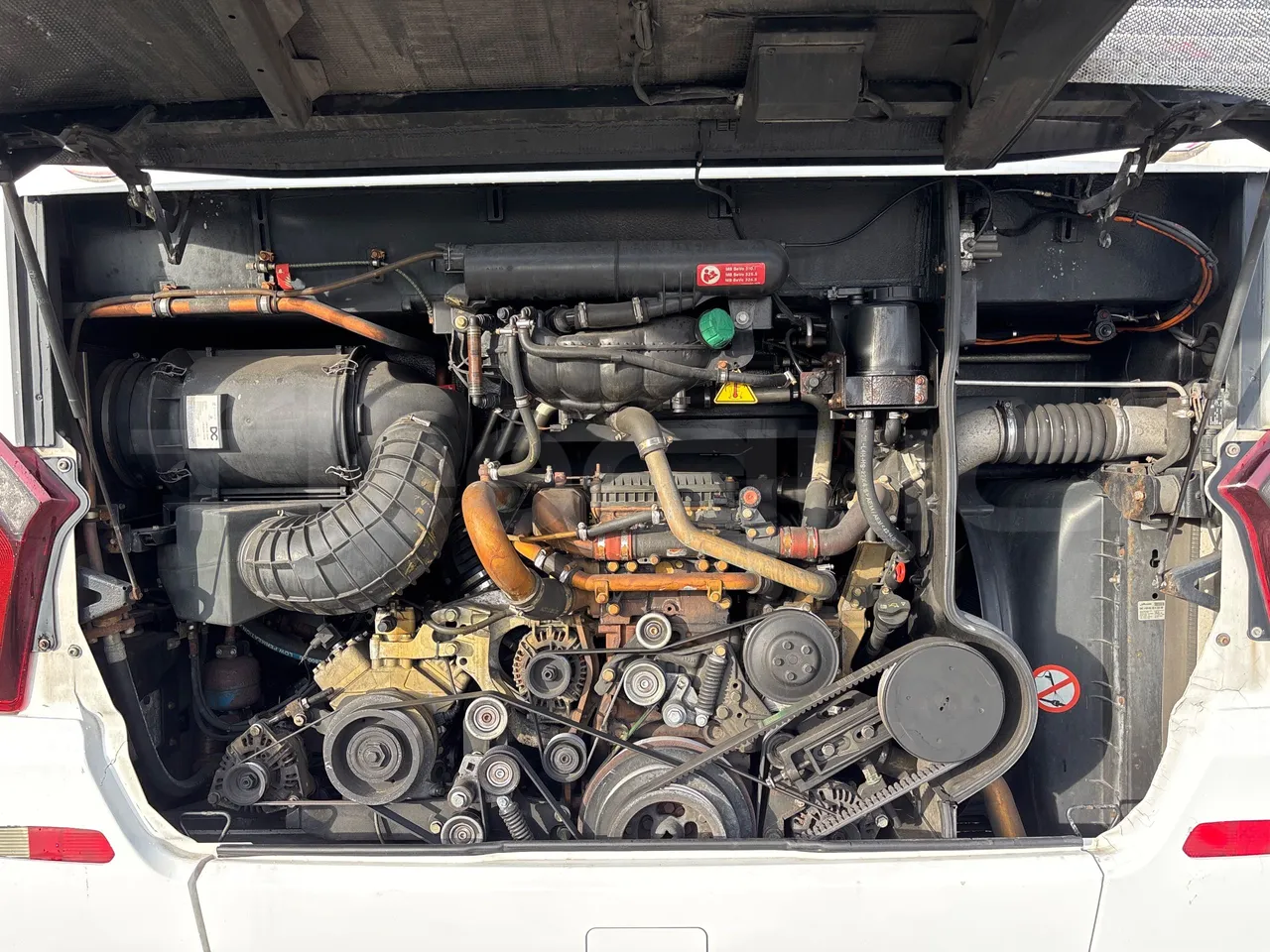 Setra S516 HD/2  - Euro6 - 315kW - 13.120mt - rear hatch open