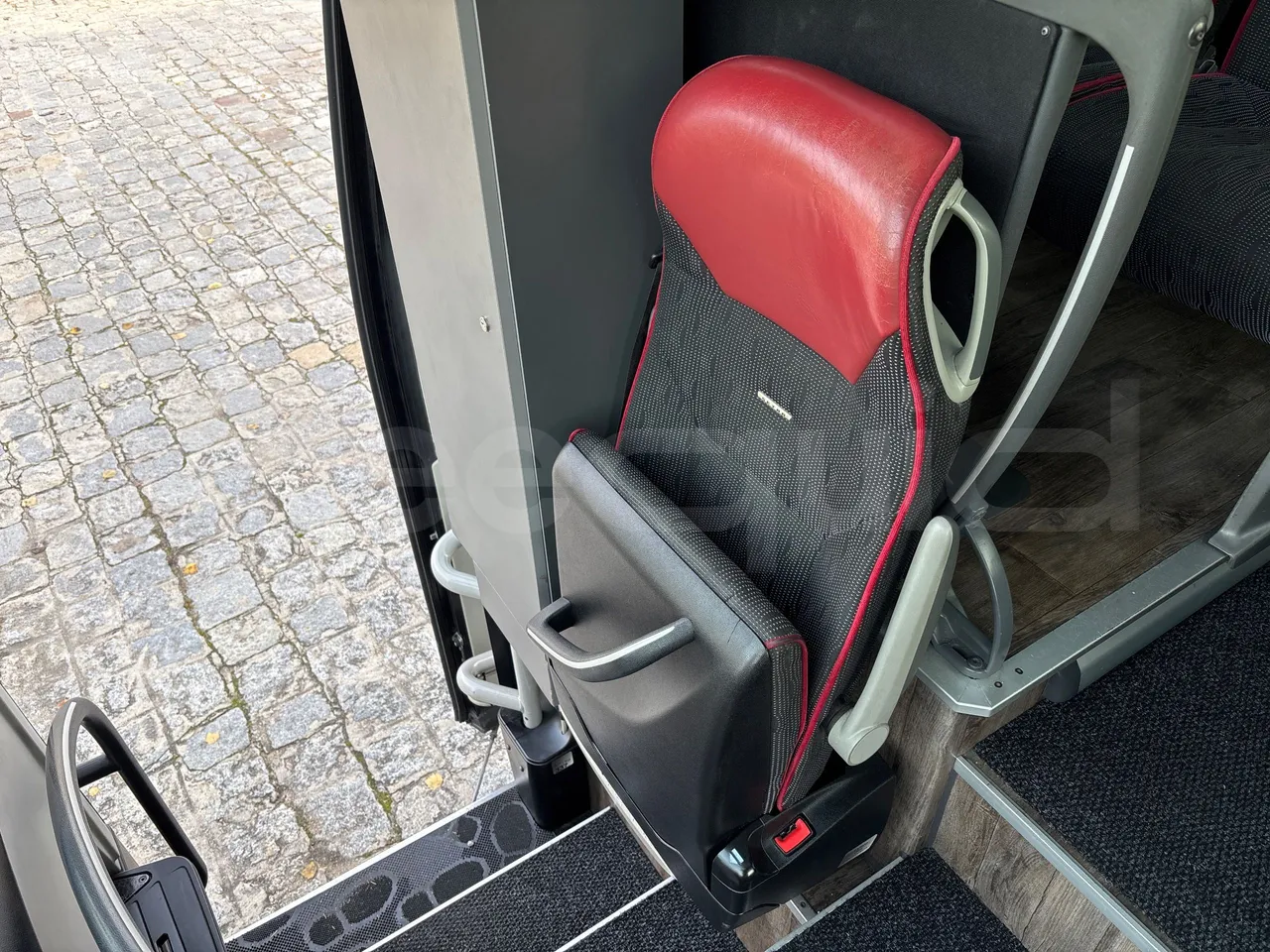 Setra S516 HD/2  - Euro6 - 315kW - 13.120mt - hostess seat photo