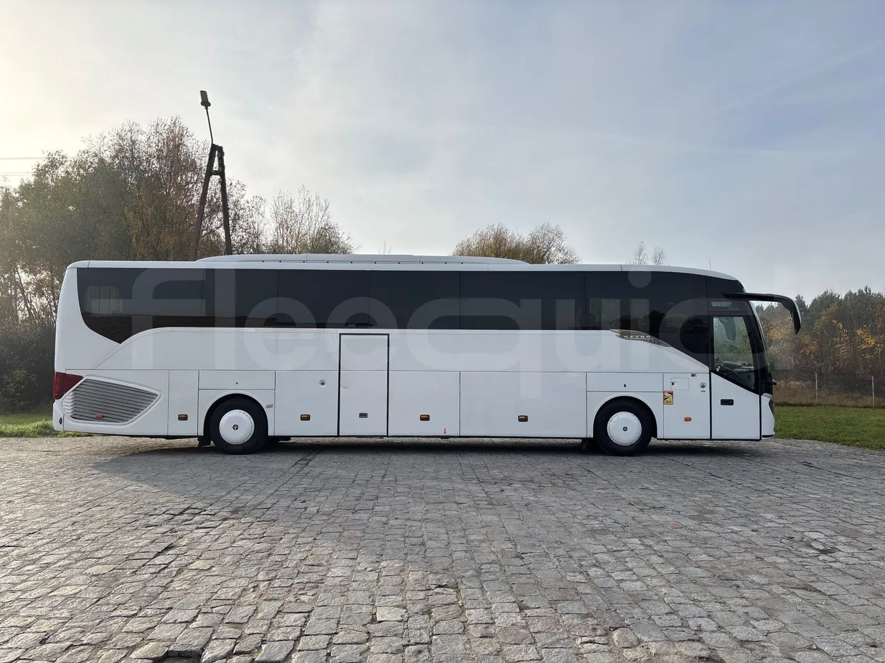 Setra S516 HD/2  - Euro6 - 315kW - 13.120mt - right side doors closed