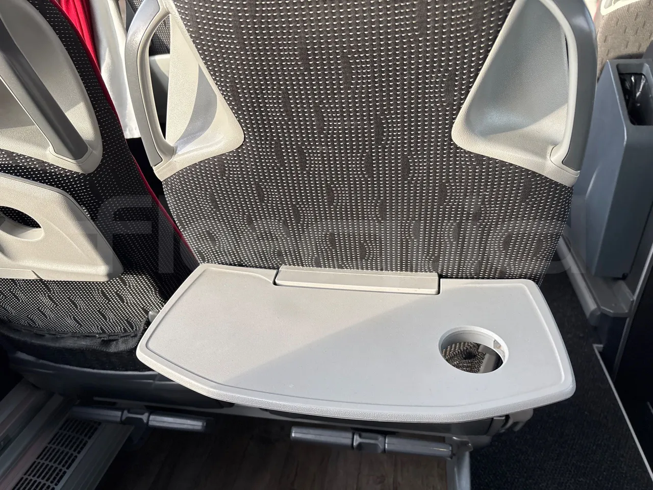 Setra S516 HD/2  - Euro6 - 315kW - 13.120mt - table detail photo