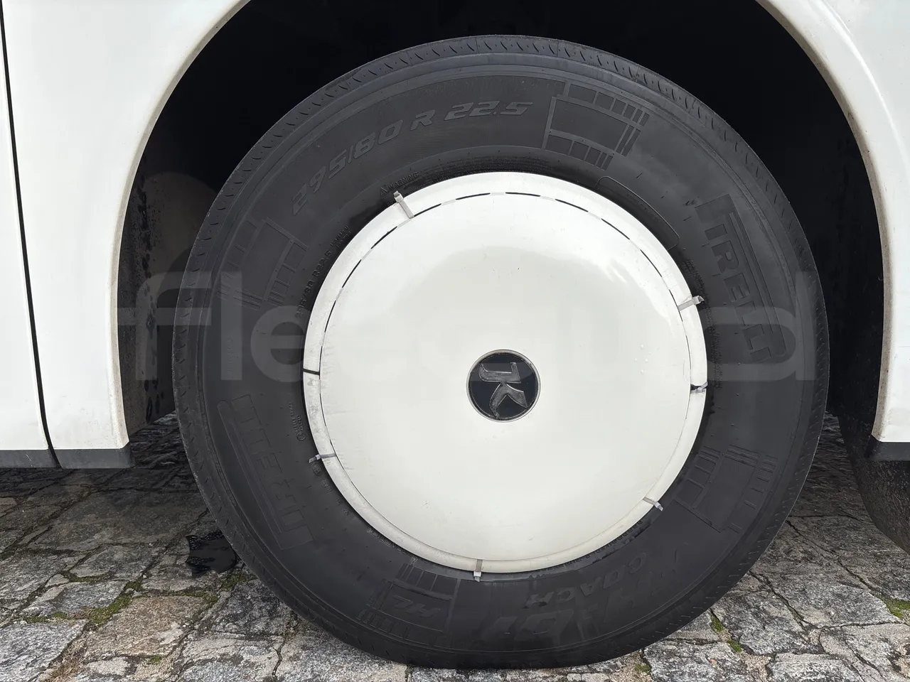 Setra S516 HD/2  - Euro6 - 315kW - 13.120mt - front left tire measurements