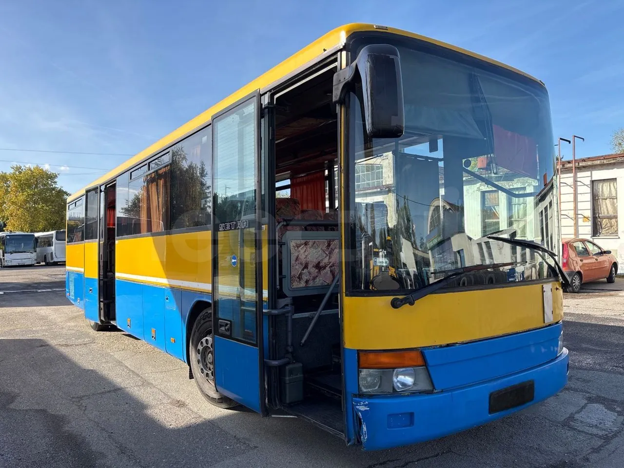Setra S315 UL-EUR2-12m-185Kw - 3/4 right front doors open