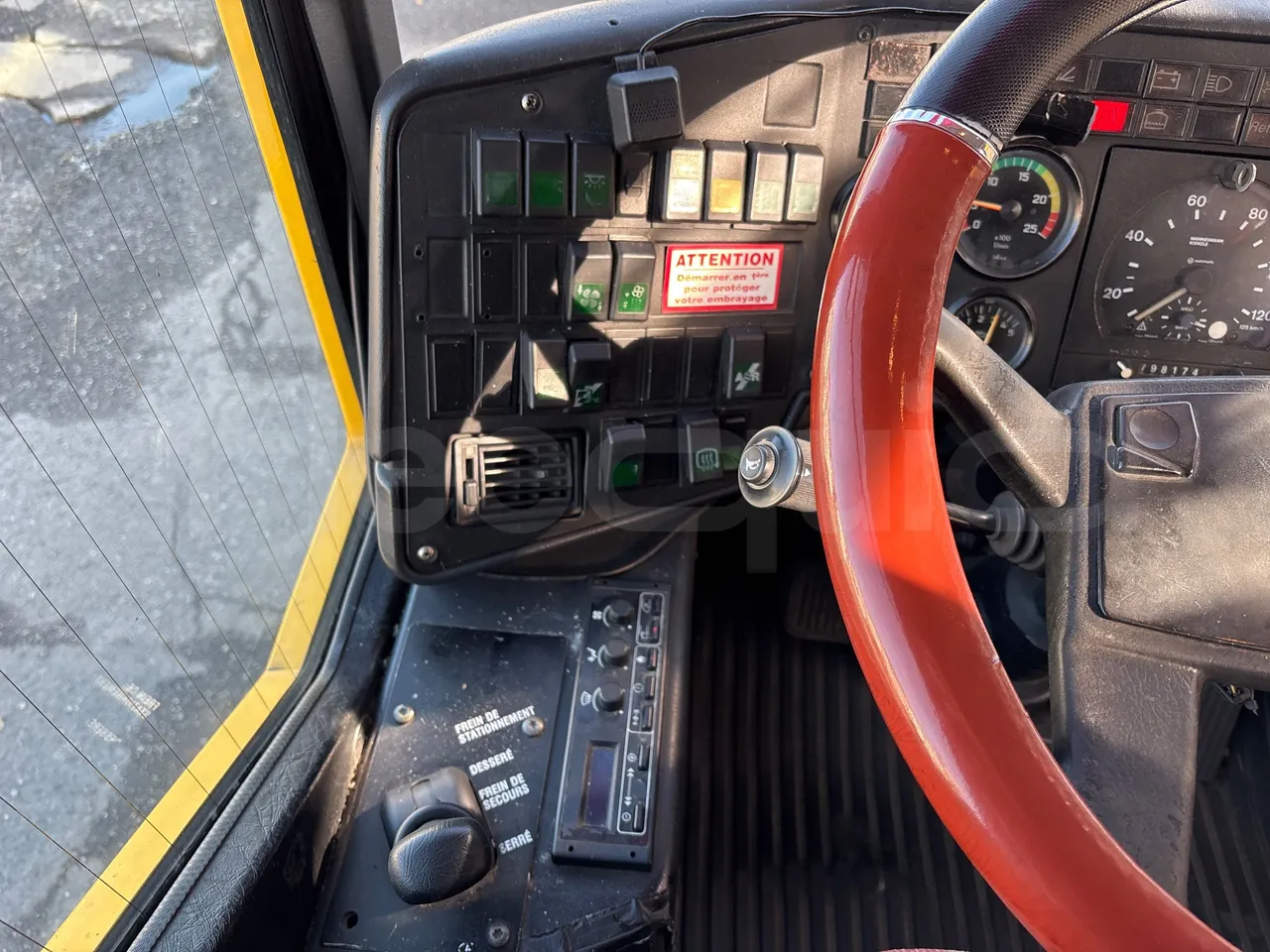 Setra S315 UL-EUR2-12m-185Kw - buttons panels on