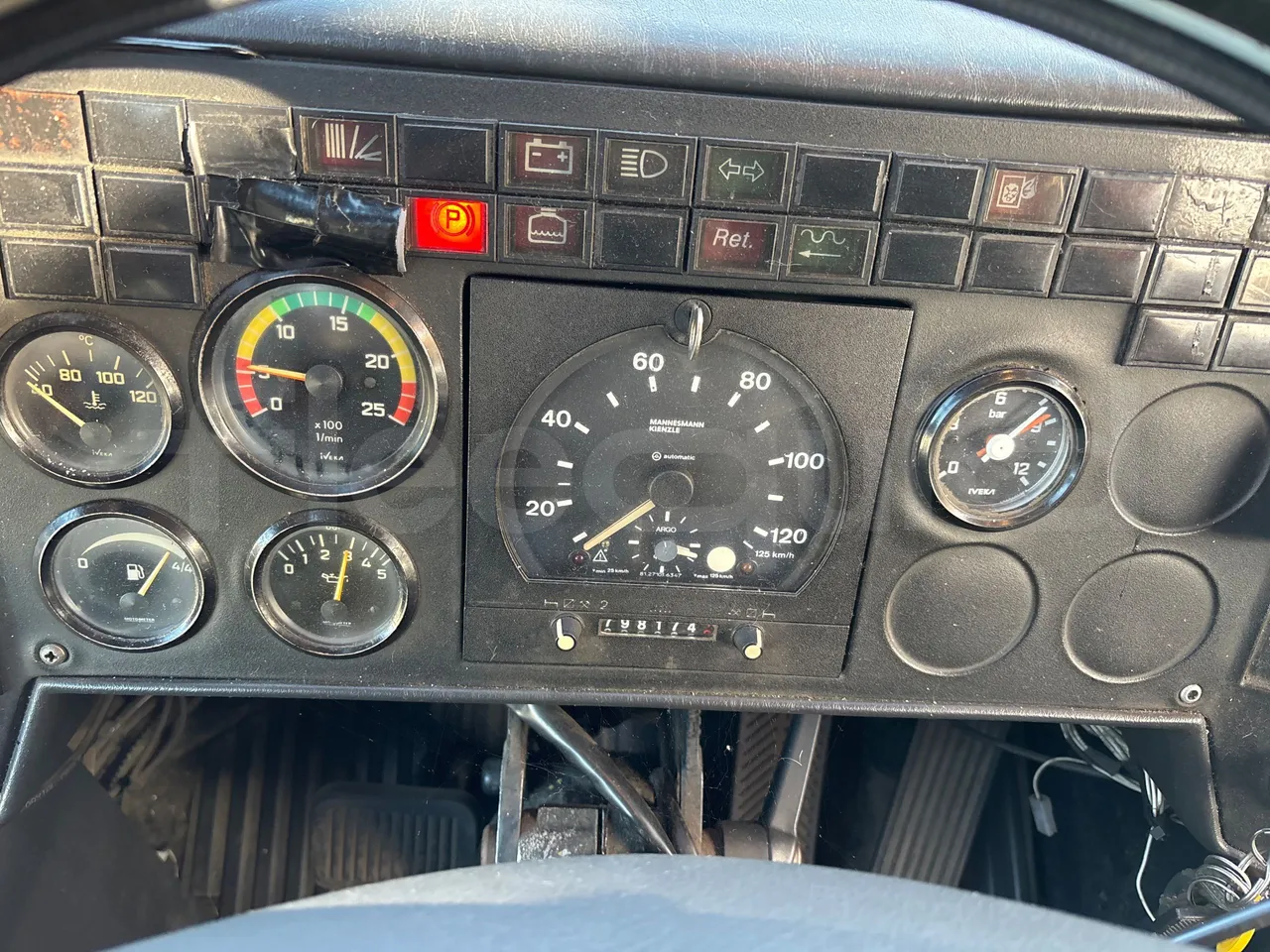 Setra S315 UL-EUR2-12m-185Kw - dashboard lights on