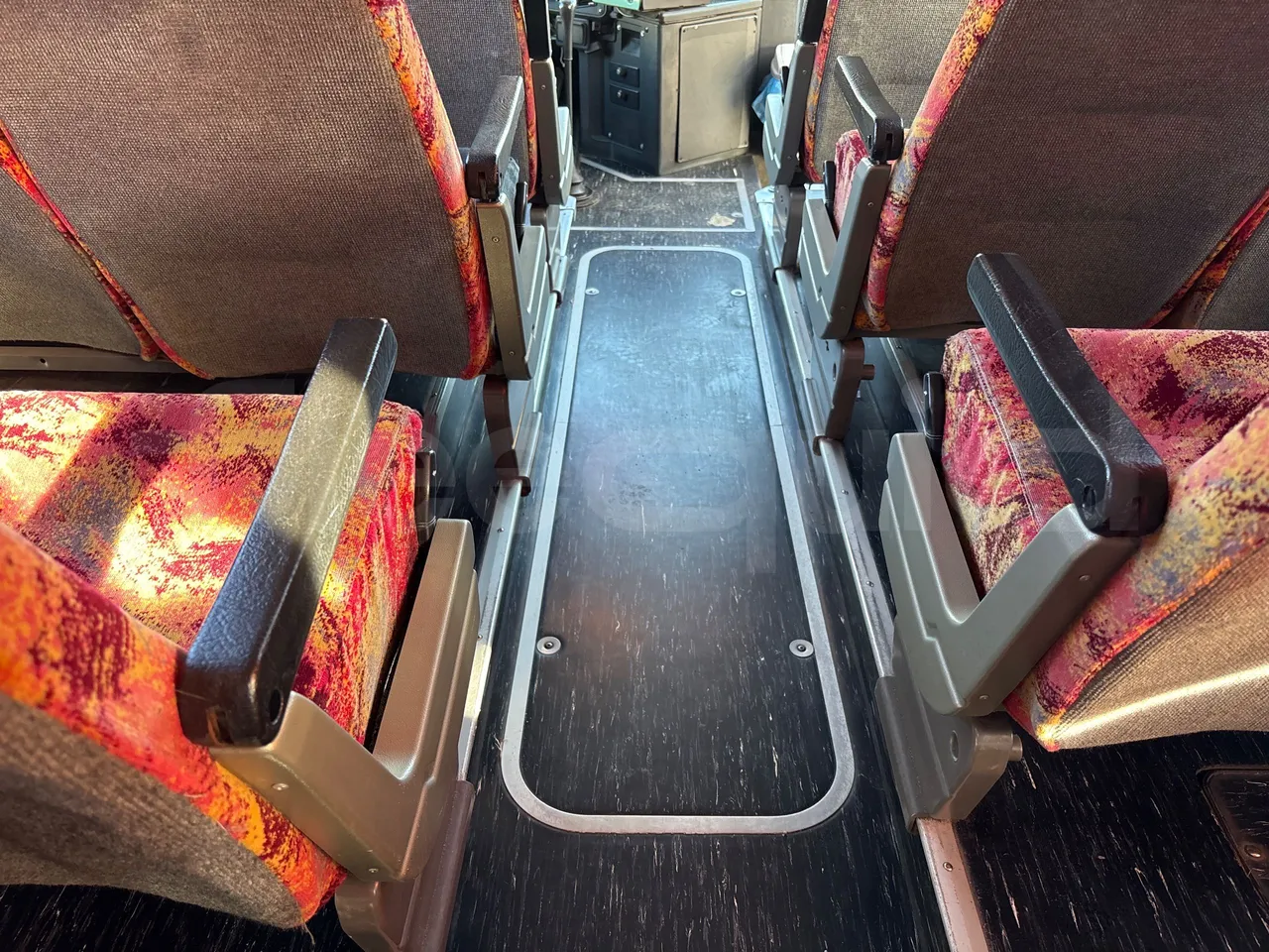 Setra S315 UL-EUR2-12m-185Kw - floor hatches photo