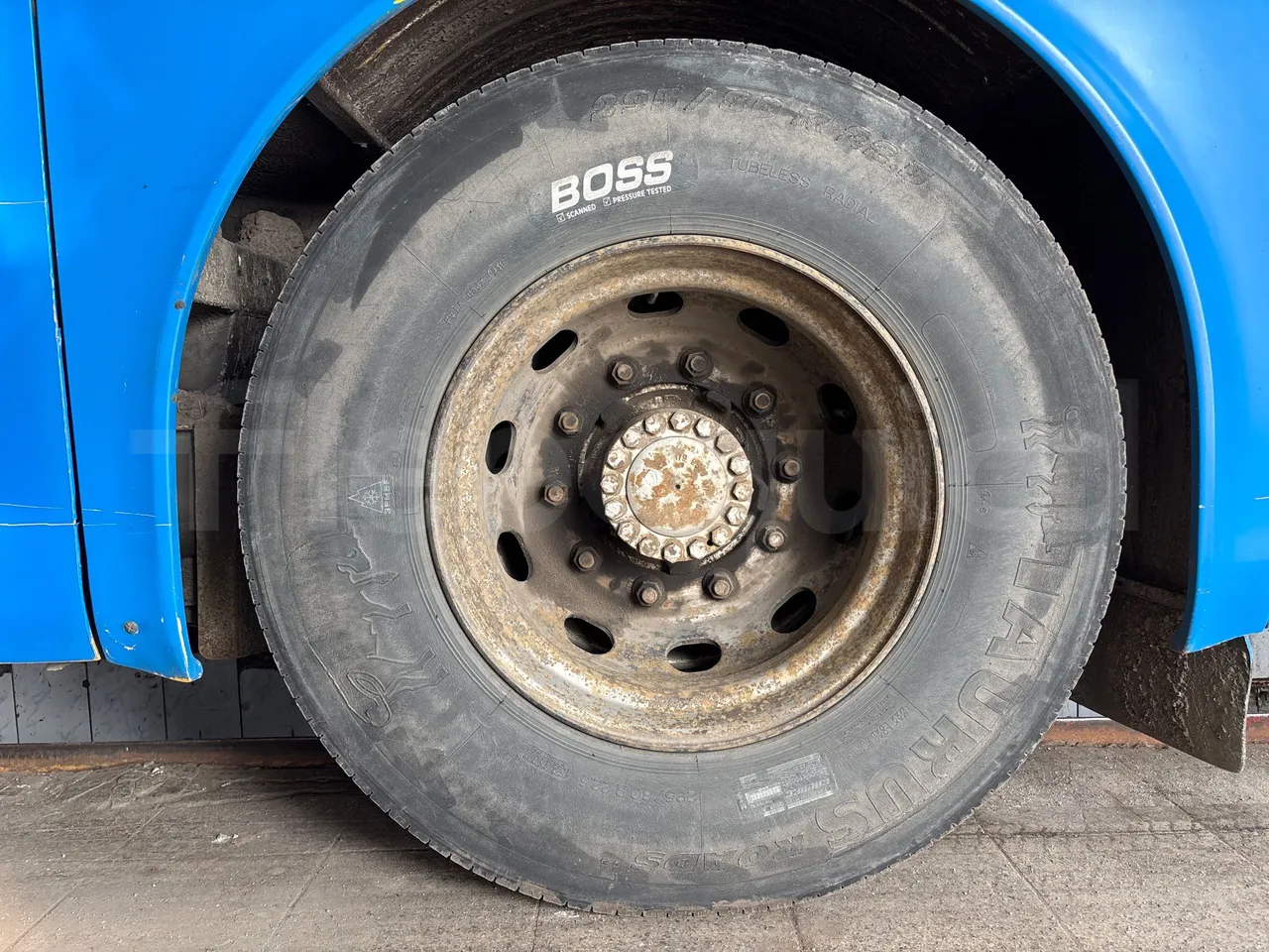 Setra S315 UL-EUR2-12m-185Kw - rear left tire photo