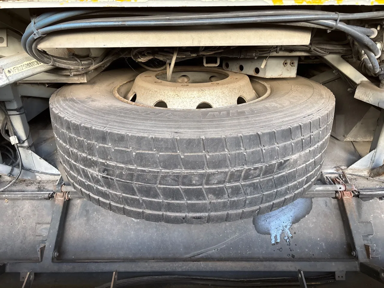 Setra S315 UL-EUR2-12m-185Kw - spare wheel