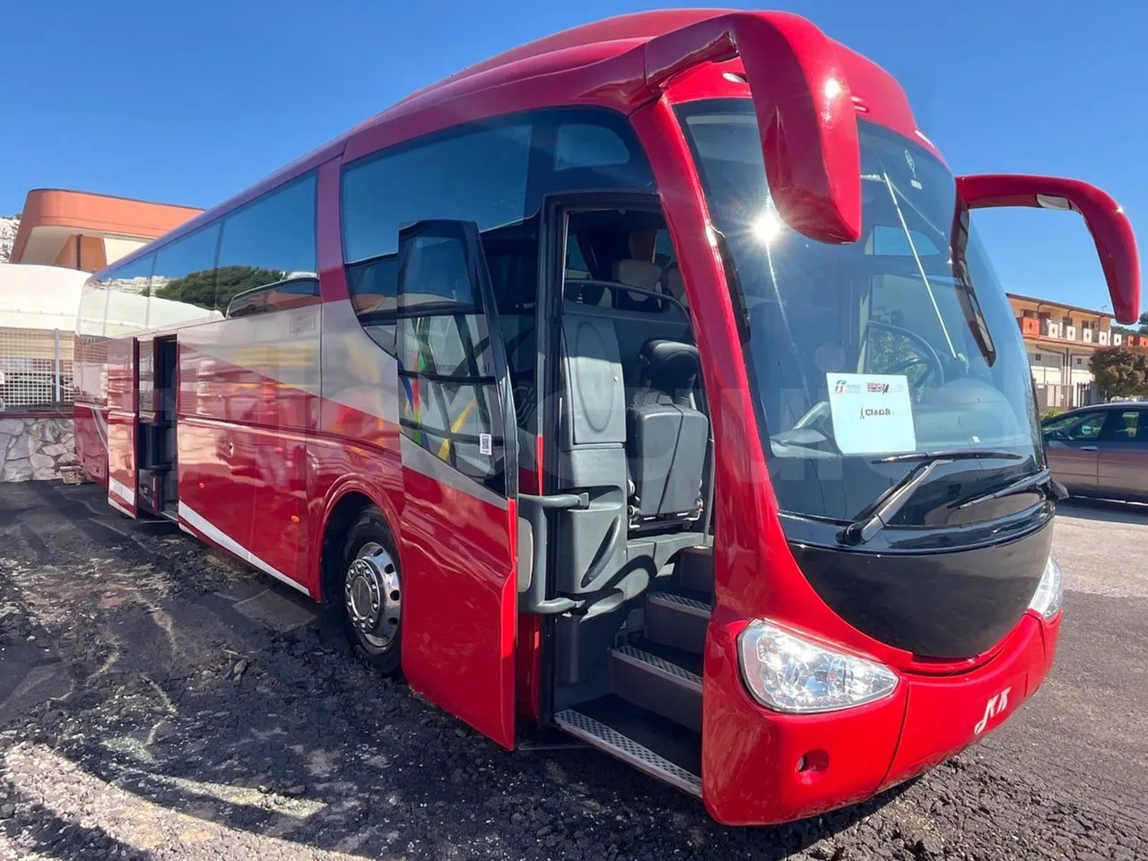 Scania 114B4X2 K114B4X2 - Euro3 - 280 kW - 12.920mt - 3/4 right front doors open