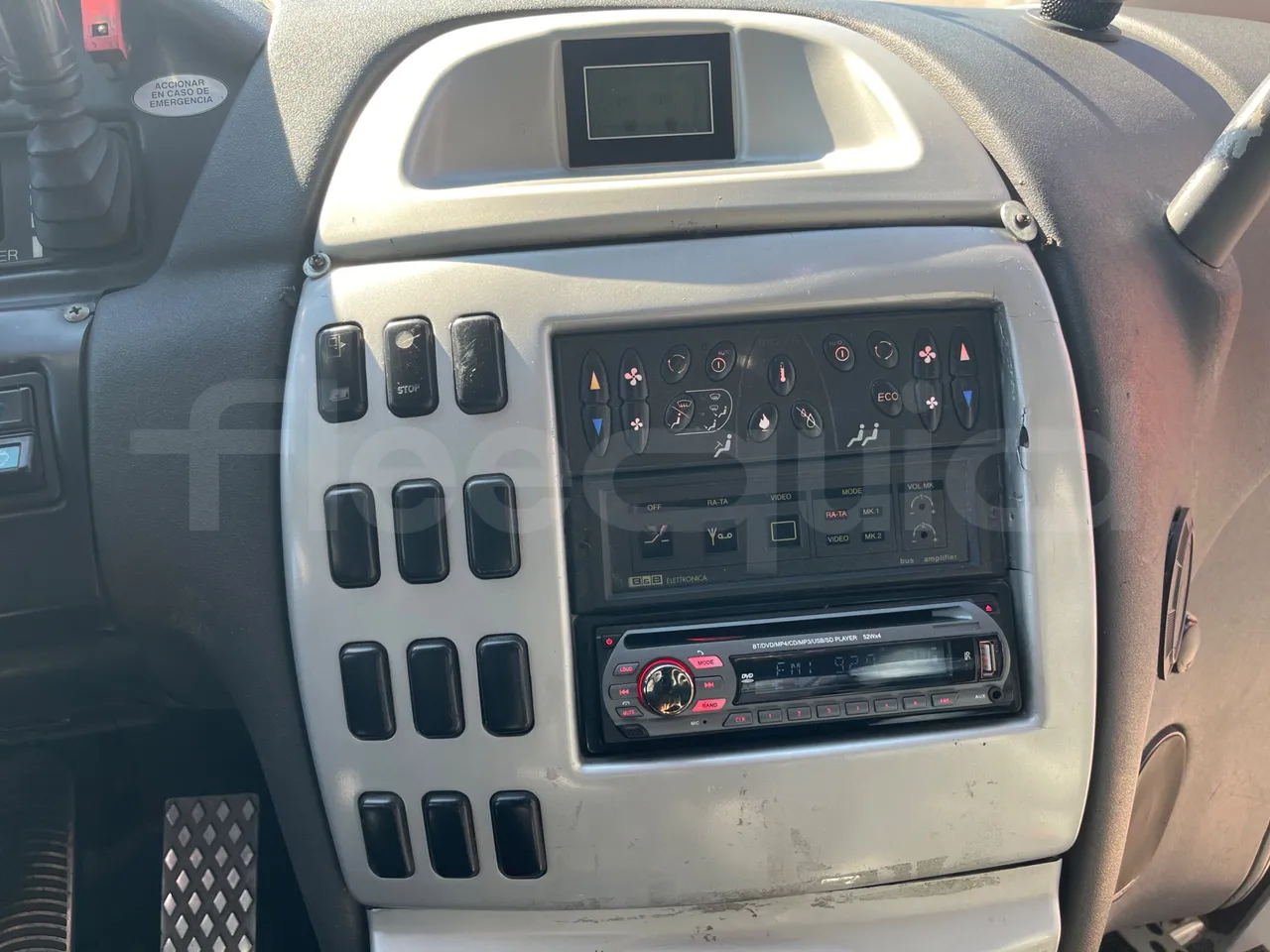 Scania 114B4X2 K114B4X2 - Euro3 - 280 kW - 12.920mt - radio accessories photo