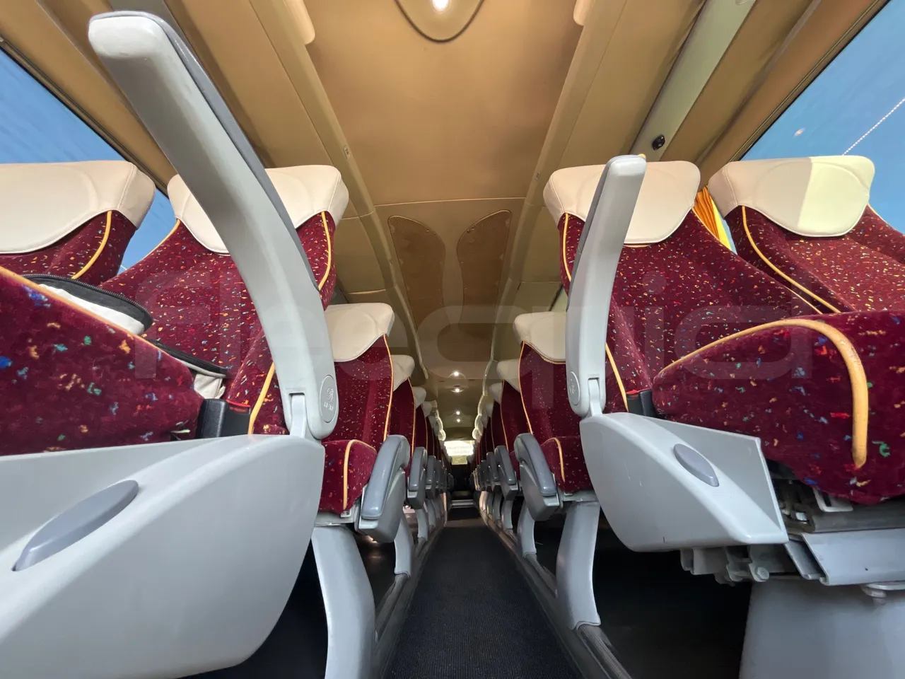 Scania 114B4X2 K114B4X2 - Euro3 - 280 kW - 12.920mt - seat brackets photo