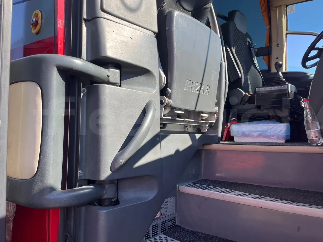 Scania 114B4X2 K114B4X2 - Euro3 - 280 kW - 12.920mt - door mechanism photo