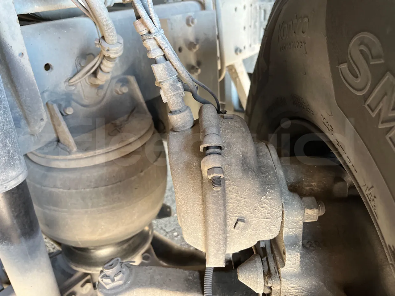 Scania 114B4X2 K114B4X2 - Euro3 - 280 kW - 12.920mt - front brake calipers right