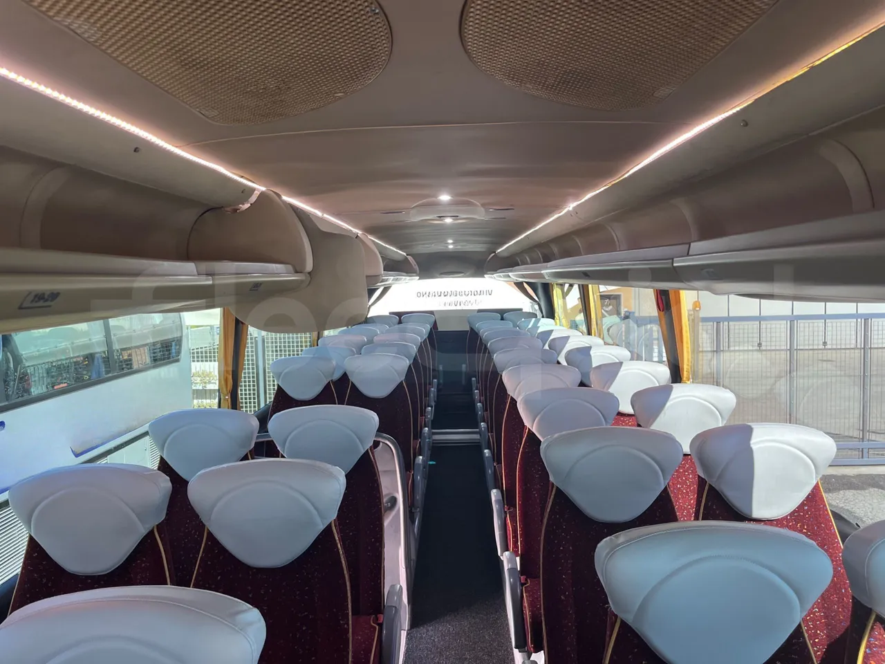 Scania 114B4X2 K114B4X2 - Euro3 - 280 kW - 12.920mt - reverse view middle aisle