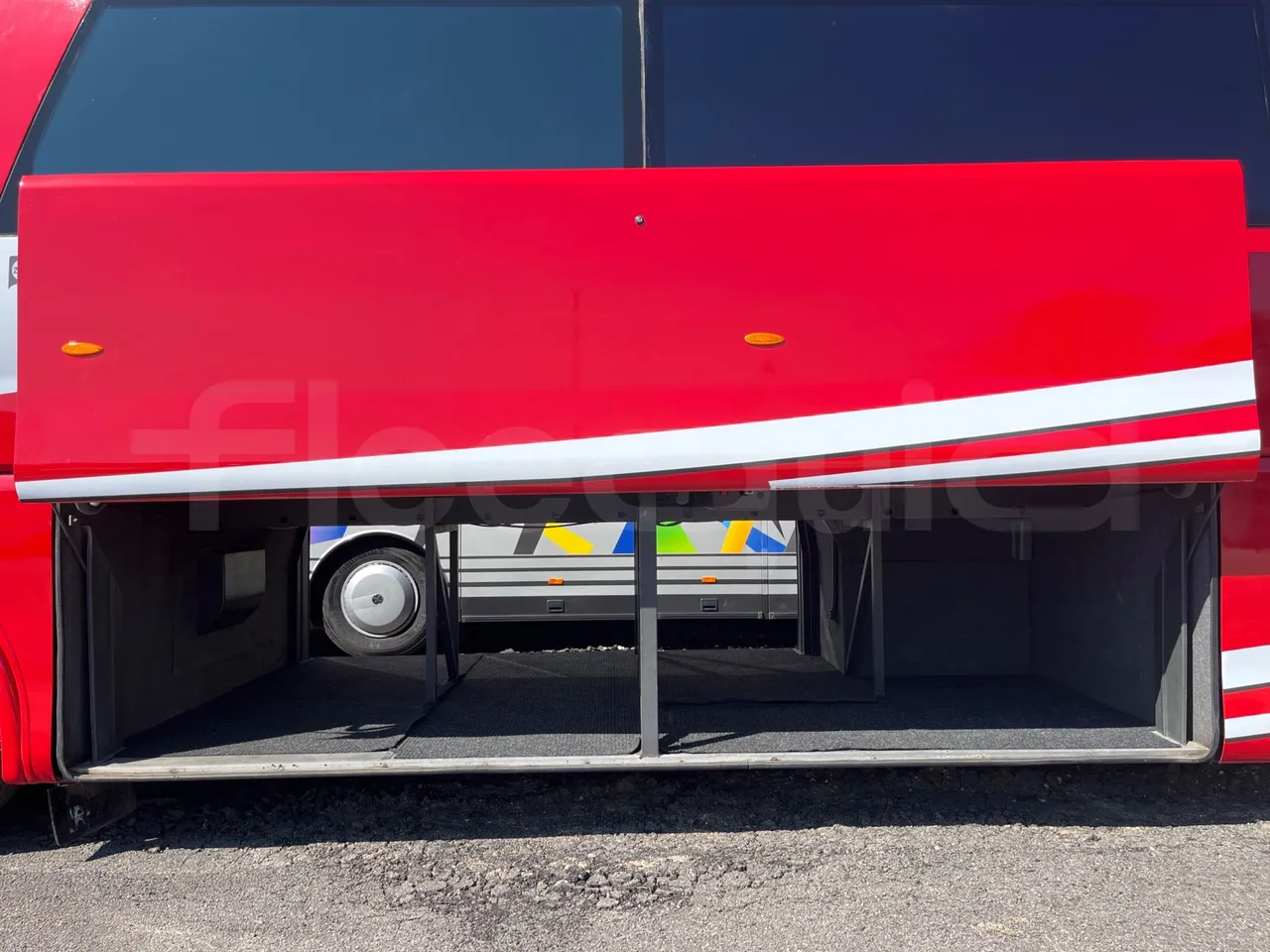 Scania 114B4X2 K114B4X2 - Euro3 - 280 kW - 12.920mt - luggage rack photo