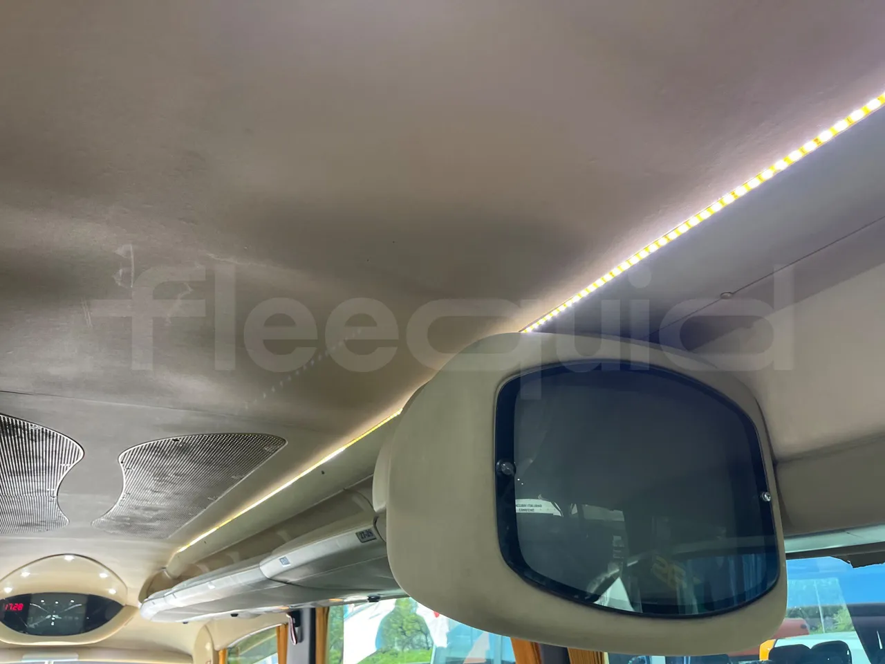 Scania 114B4X2 K114B4X2 - Euro3 - 280 kW - 12.920mt - monitor detail photo