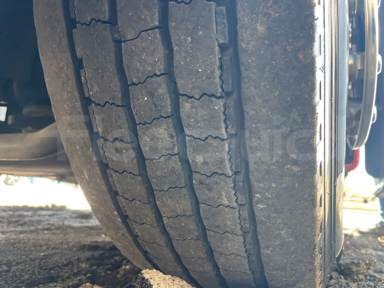 Scania 114B4X2 K114B4X2 - Euro3 - 280 kW - 12.920mt - tread condition front tires right