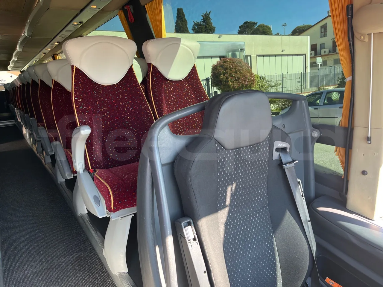Scania 114B4X2 K114B4X2 - Euro3 - 280 kW - 12.920mt - power outlets detail