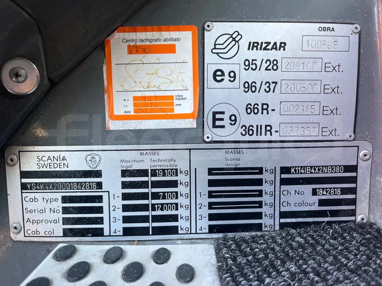 Scania 114B4X2 K114B4X2 - Euro3 - 280 kW - 12.920mt - vehicle plate photo