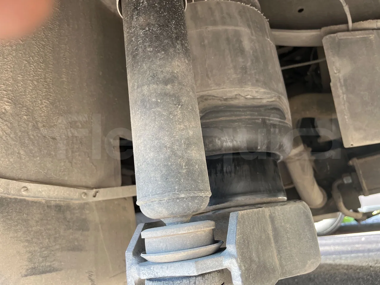 Scania 114B4X2 K114B4X2 - Euro3 - 280 kW - 12.920mt - axle 2 shock absorbers 1 left