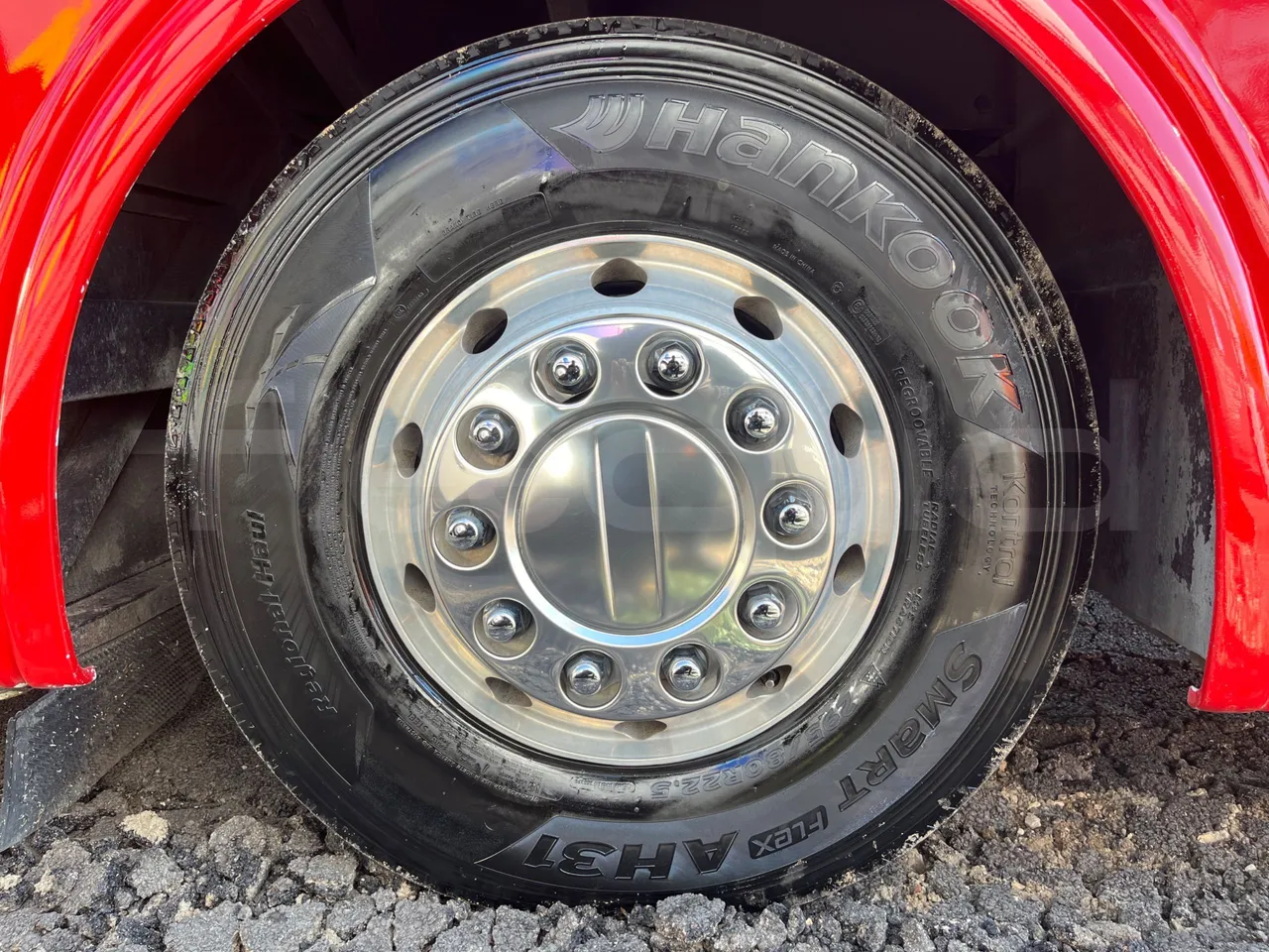 Scania 114B4X2 K114B4X2 - Euro3 - 280 kW - 12.920mt - front left tire measurements