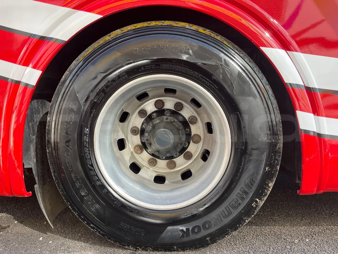 Scania 114B4X2 K114B4X2 - Euro3 - 280 kW - 12.920mt - rear left tire photo
