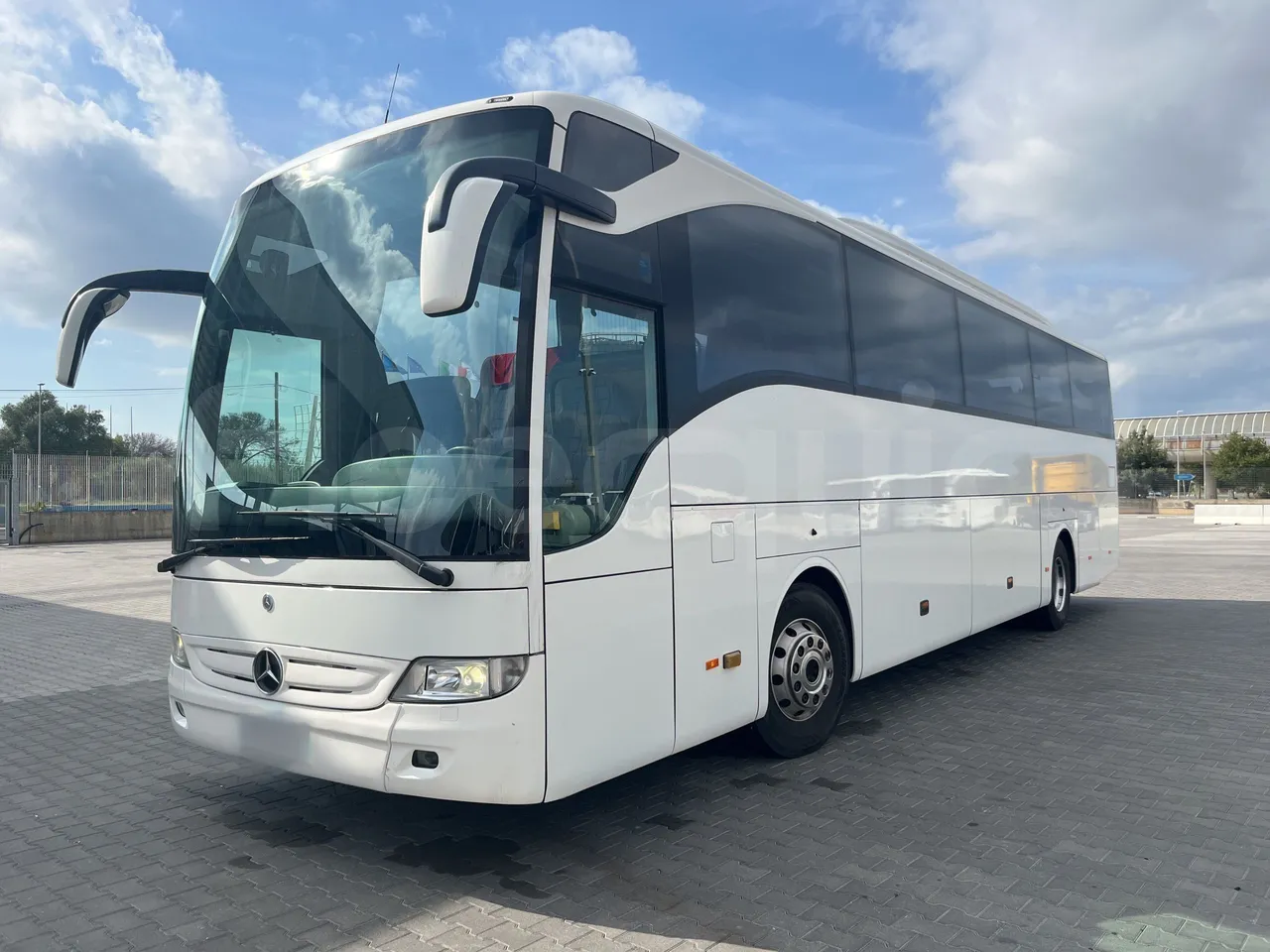 Mercedes-Benz Tourismo - 3/4 Front Left Side