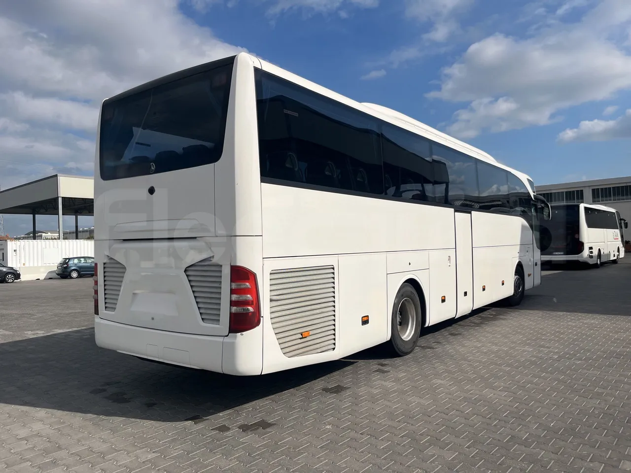 Mercedes-Benz Tourismo - 3/4 Rear Right Side