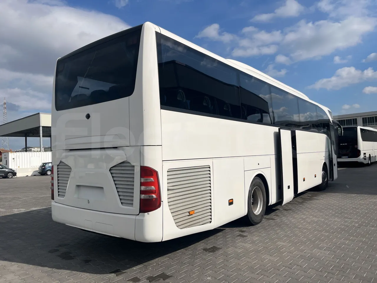 Mercedes-Benz Tourismo - 3/4 Rear Right Side Doors Open