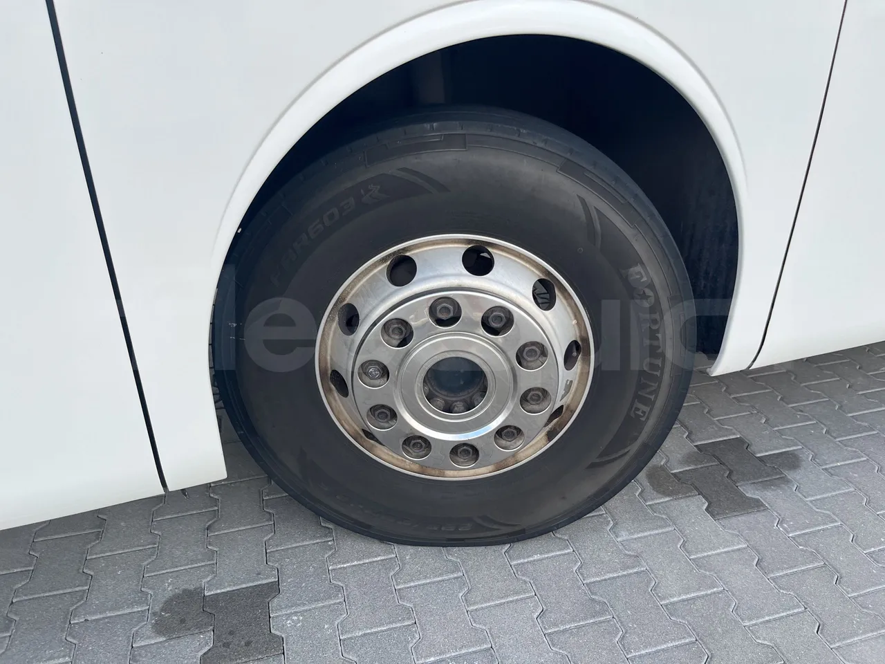 Mercedes-Benz Tourismo - First Axle Left Side: Complete Tyre