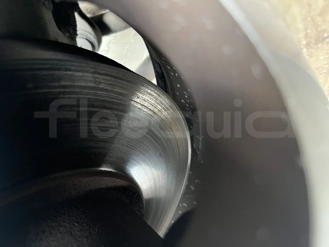 Mercedes-Benz Tourismo - First Axle Discs Left Side
