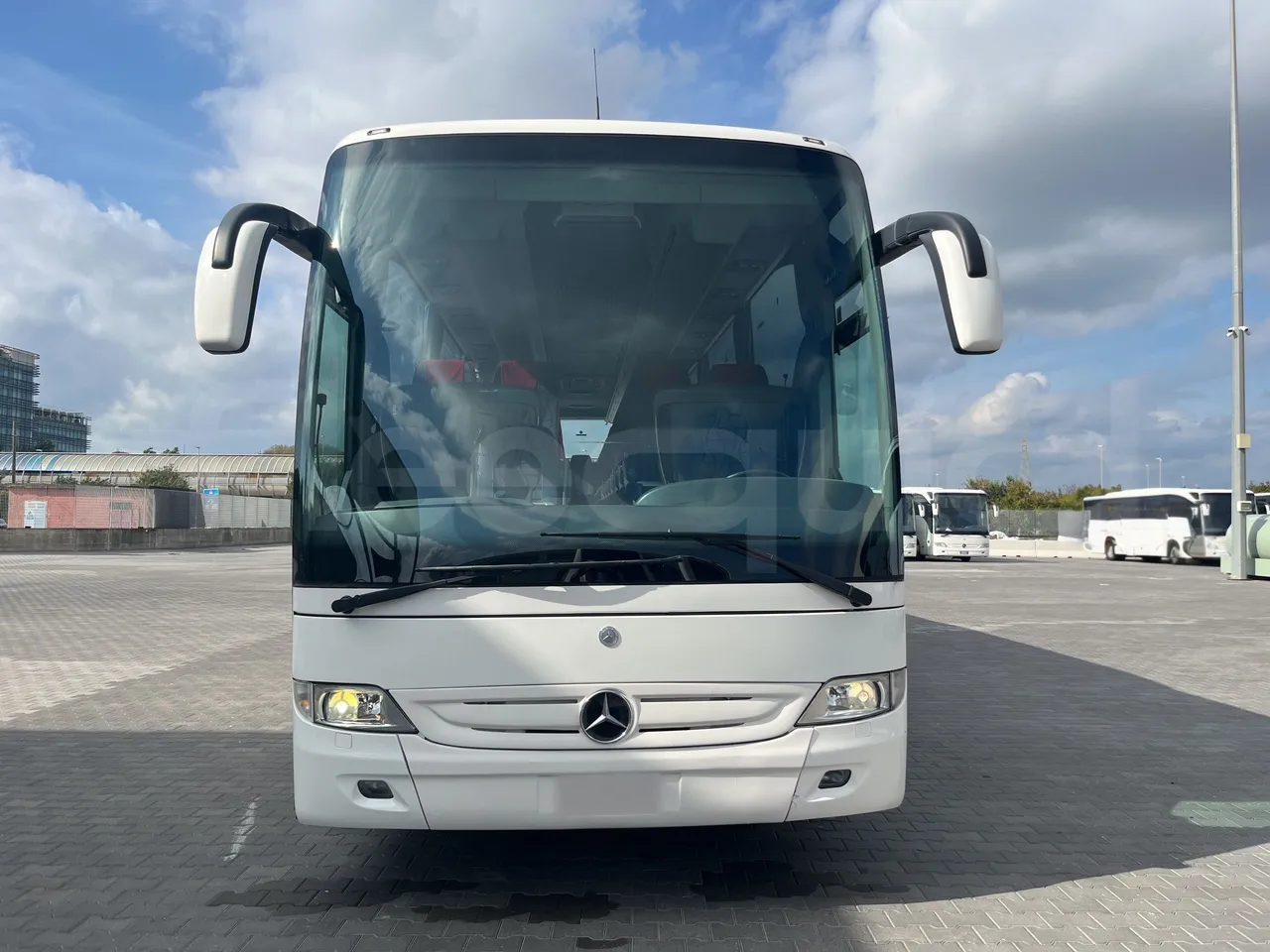 Mercedes-Benz Tourismo - Front