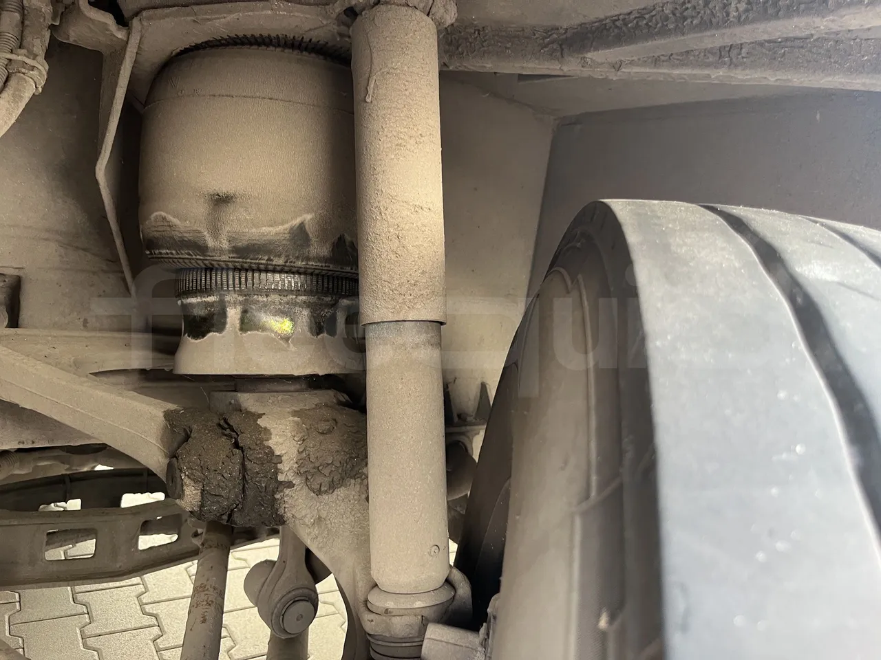 Mercedes-Benz Tourismo - First Axle Shock Absorbers Left Side