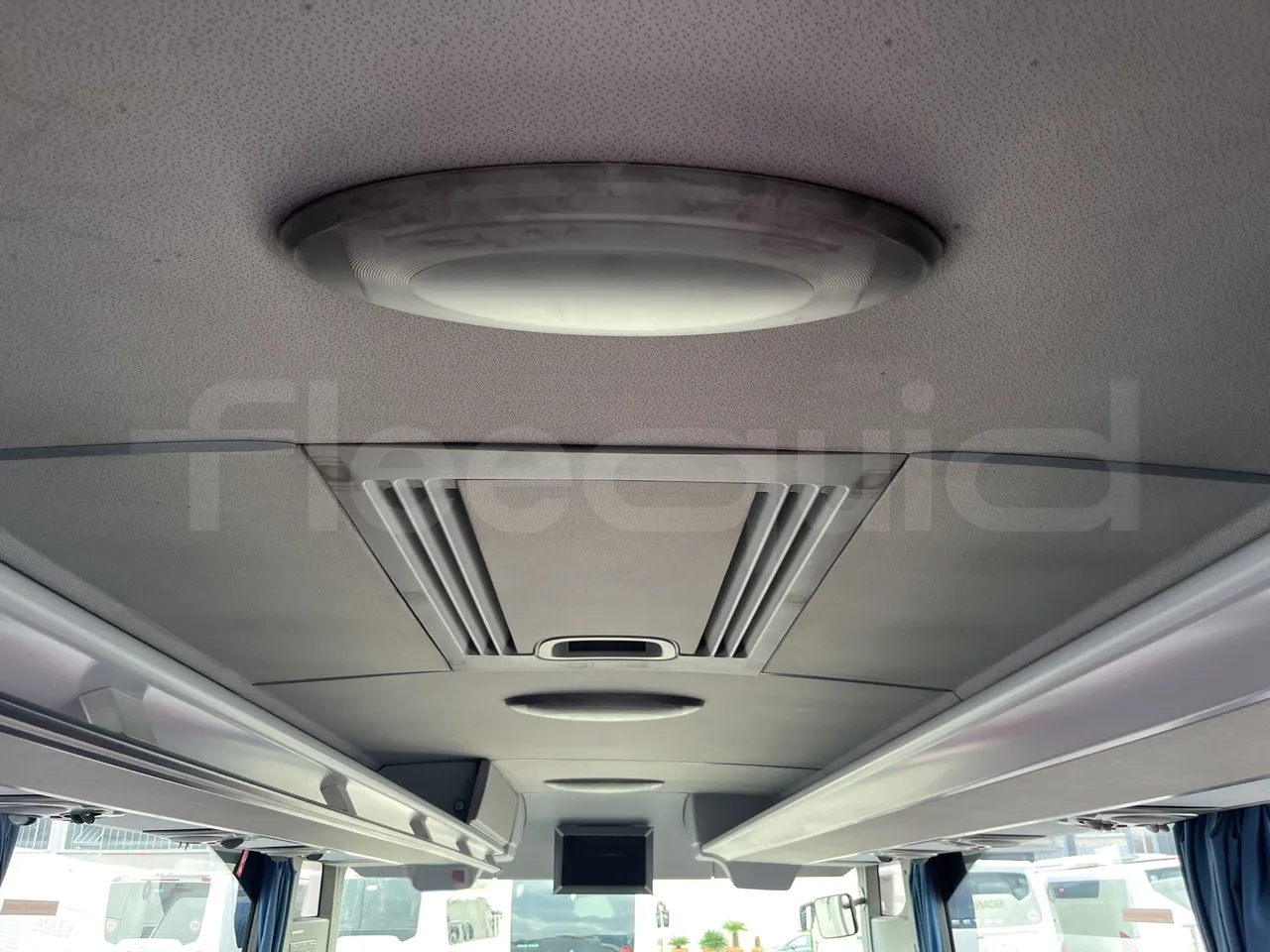Mercedes-Benz Tourismo - Roof Hatch 1