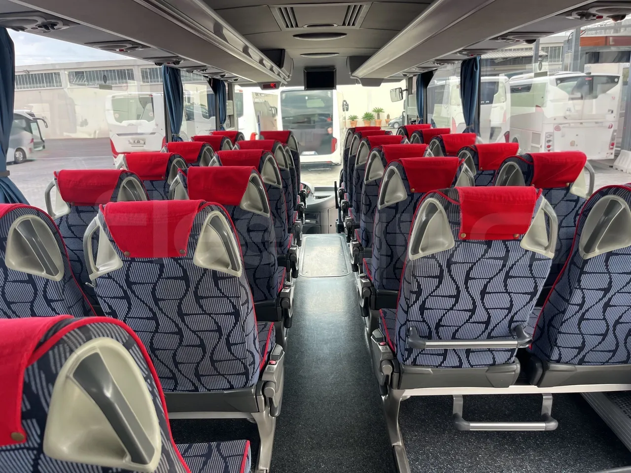 Mercedes-Benz Tourismo - Forward Seats From Middle Position