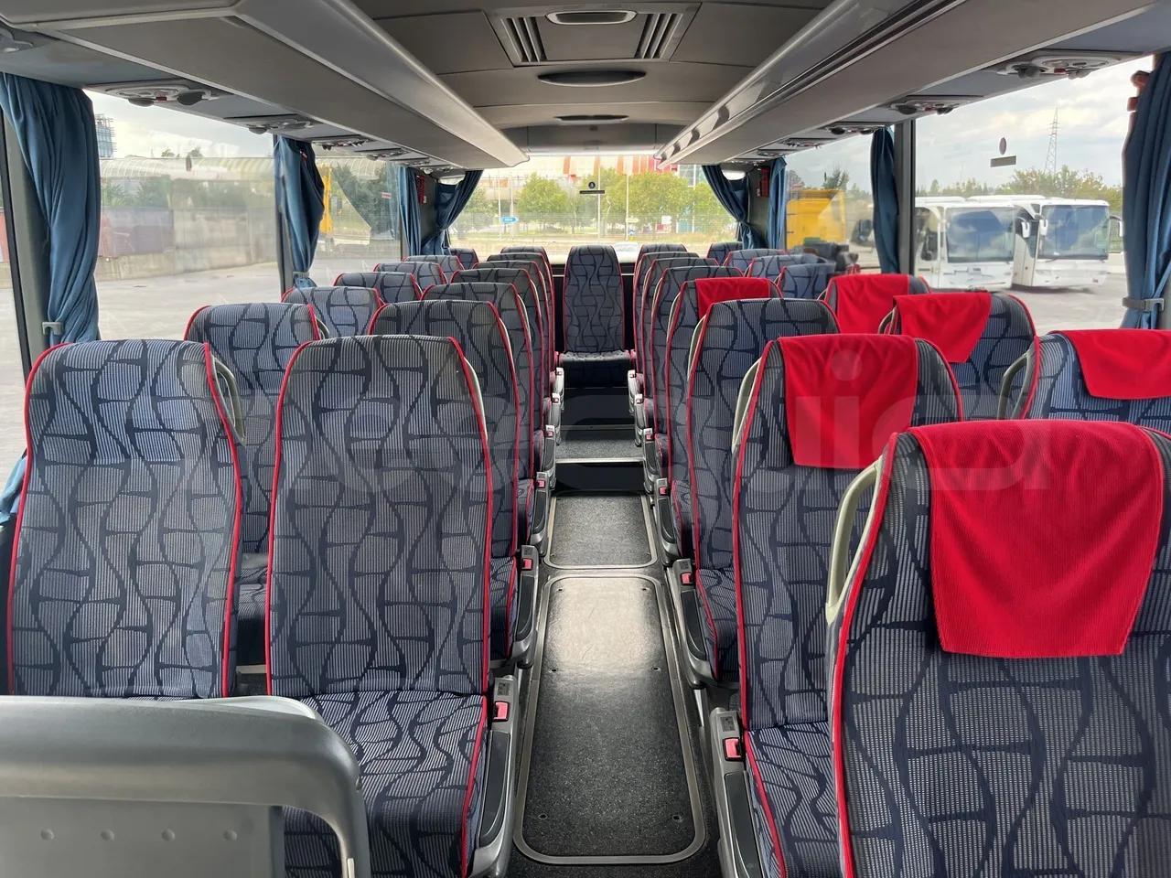 Mercedes-Benz Tourismo - Reverse Seats From Middle Position
